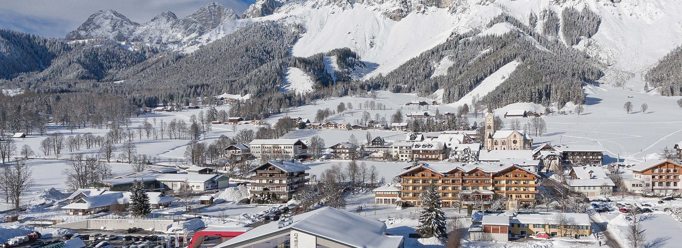 Luftaufnahme von Ramsau am Dachstein bei Neuschnee